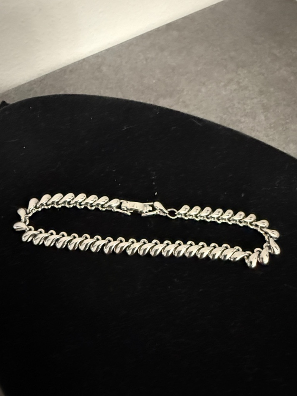 Preloved Monet silver tone bracelet  7”